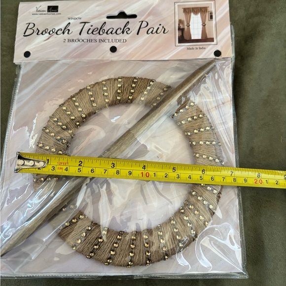 NWT Vatican Homes Set Tan Jute w/ Gold Studs Brooch Tiebacks w/Wand for Curtains - Picture 13 of 15